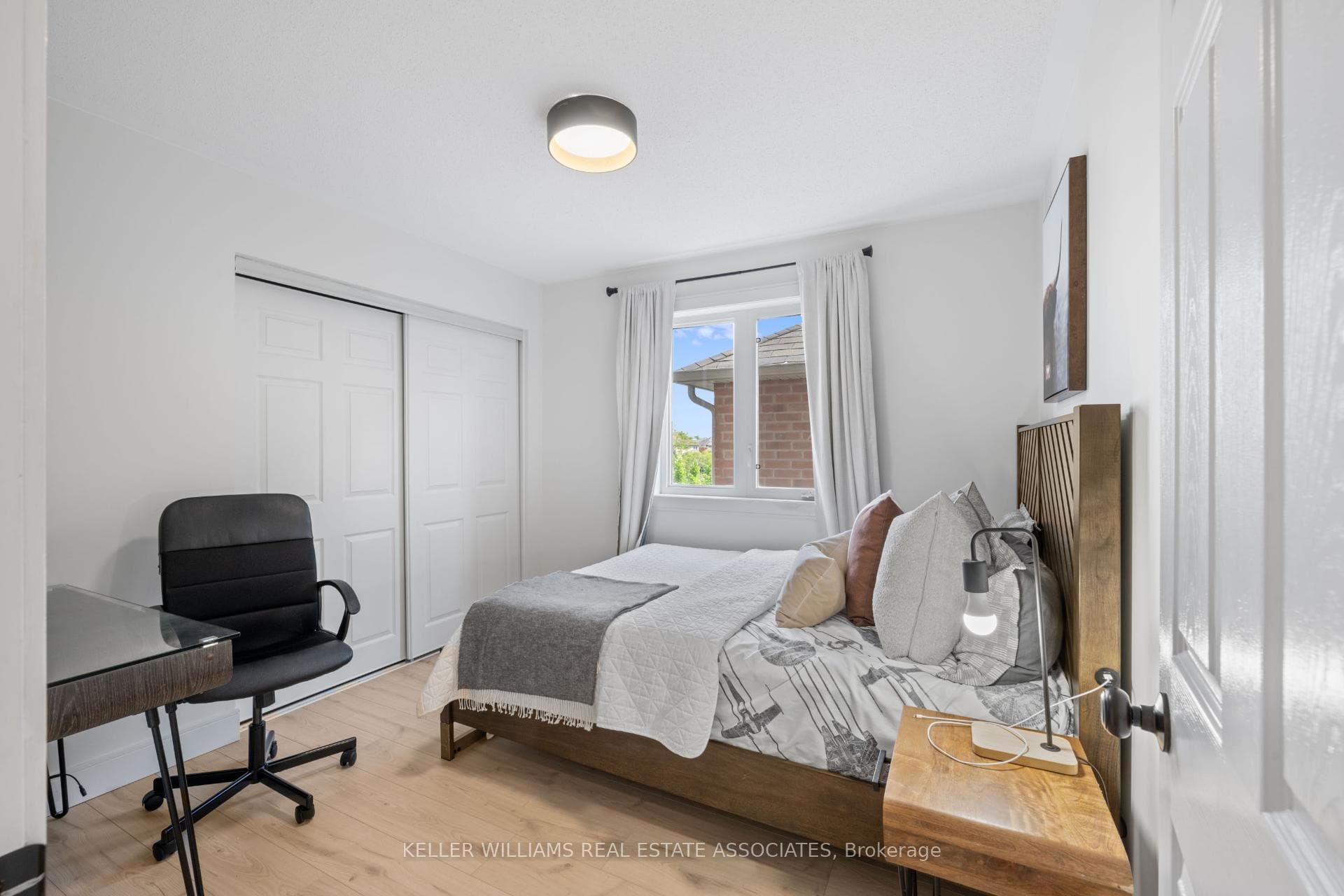 689 Gervais Terrace photo 22
