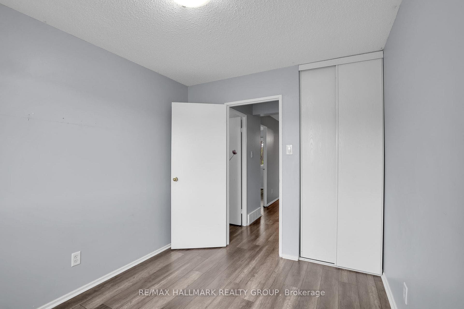 2912 Fairlea Crescent photo 27