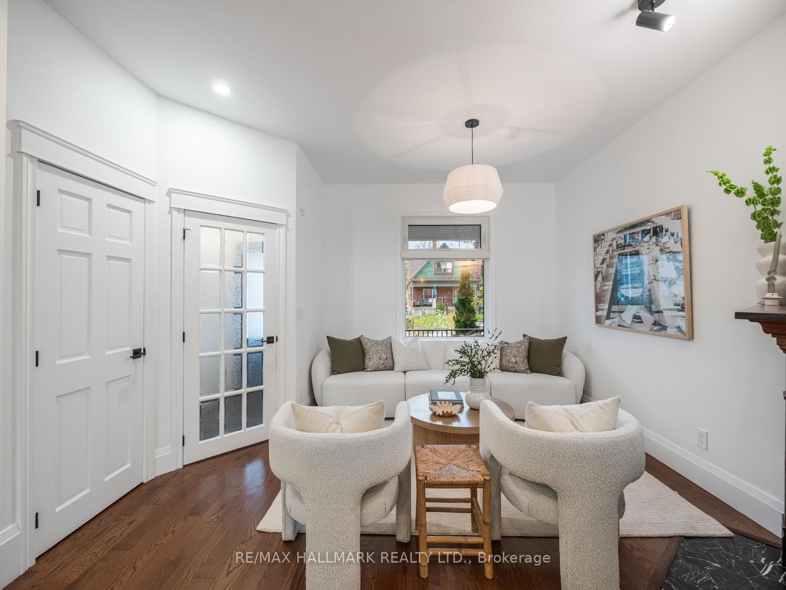 16 Bain Avenue photo 5