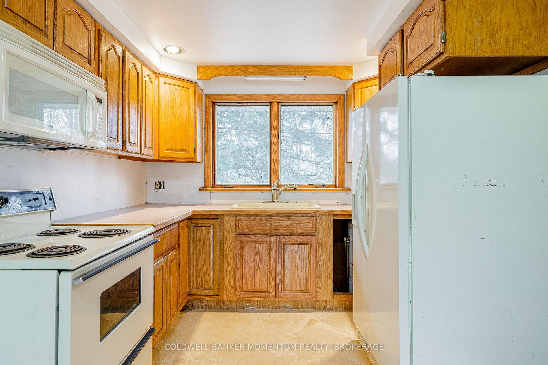 4892 Mapleview Crescent photo 13