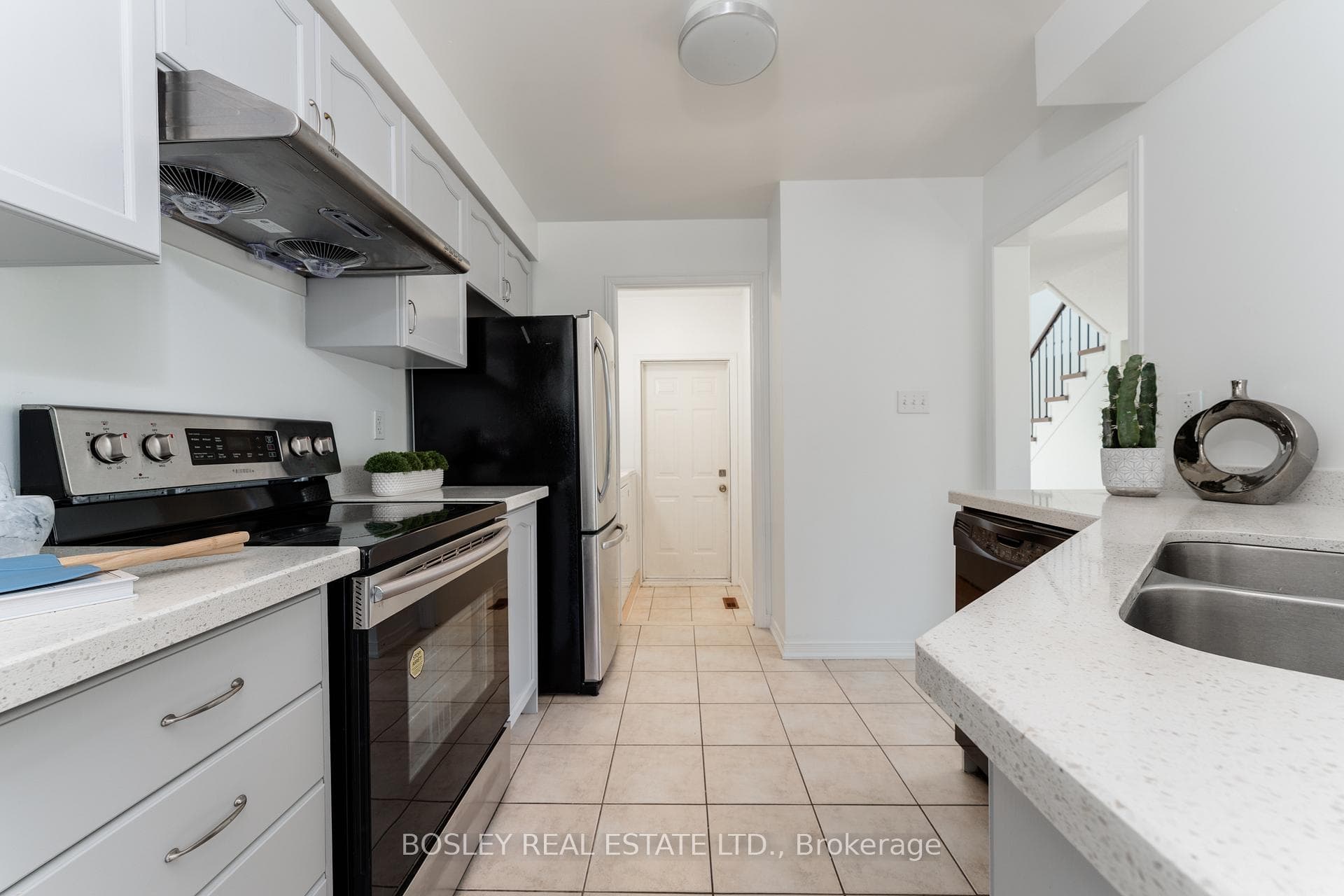 2 Cobblehill Court photo 16