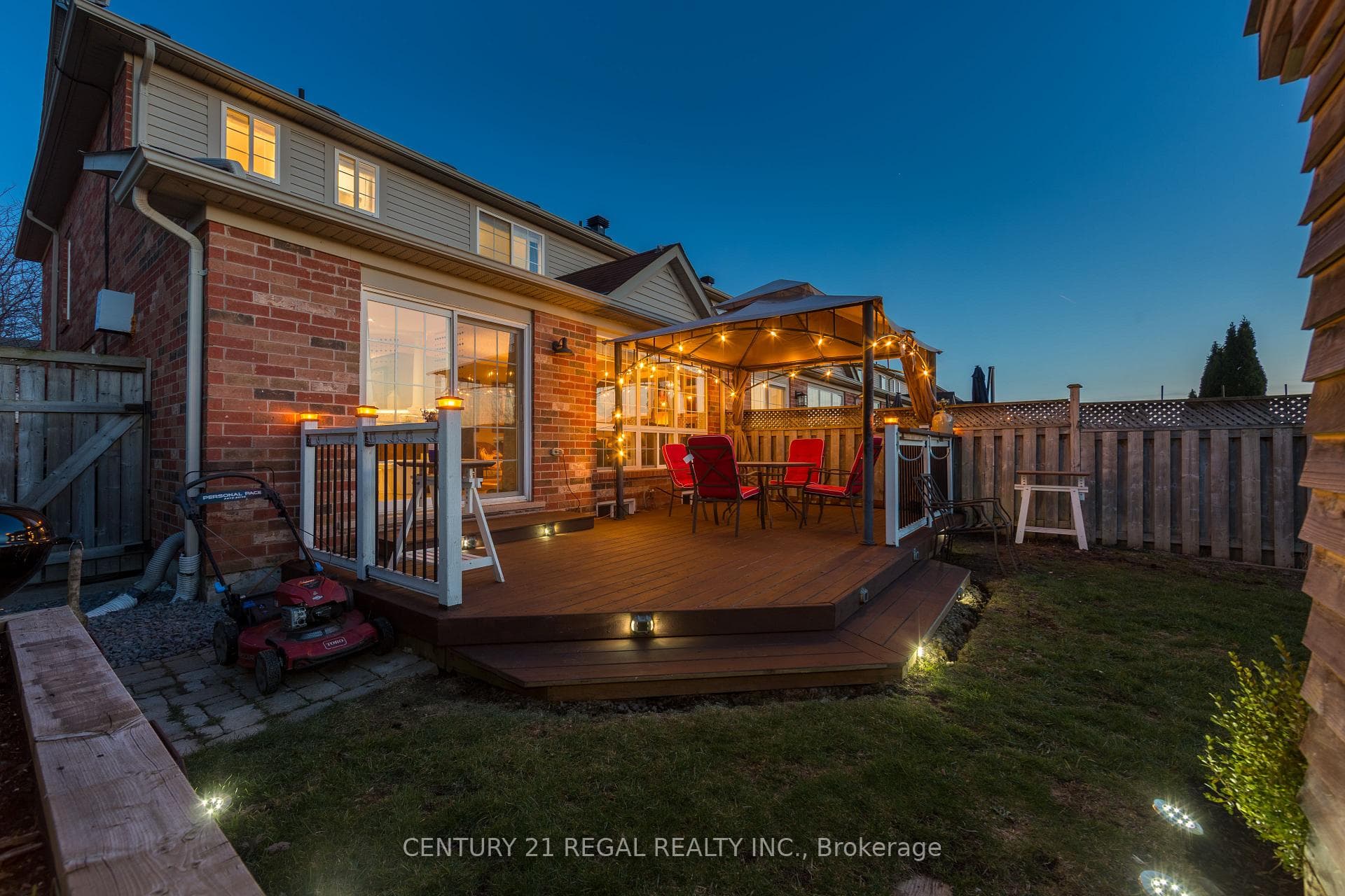 1131 Riddell Crescent photo 8