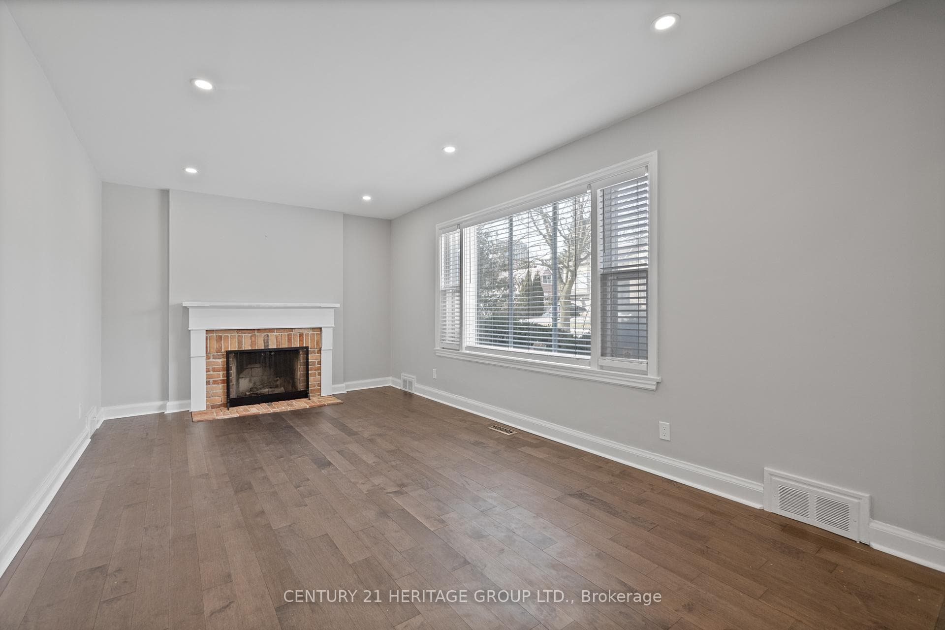 75 Aldershot Crescent photo 3