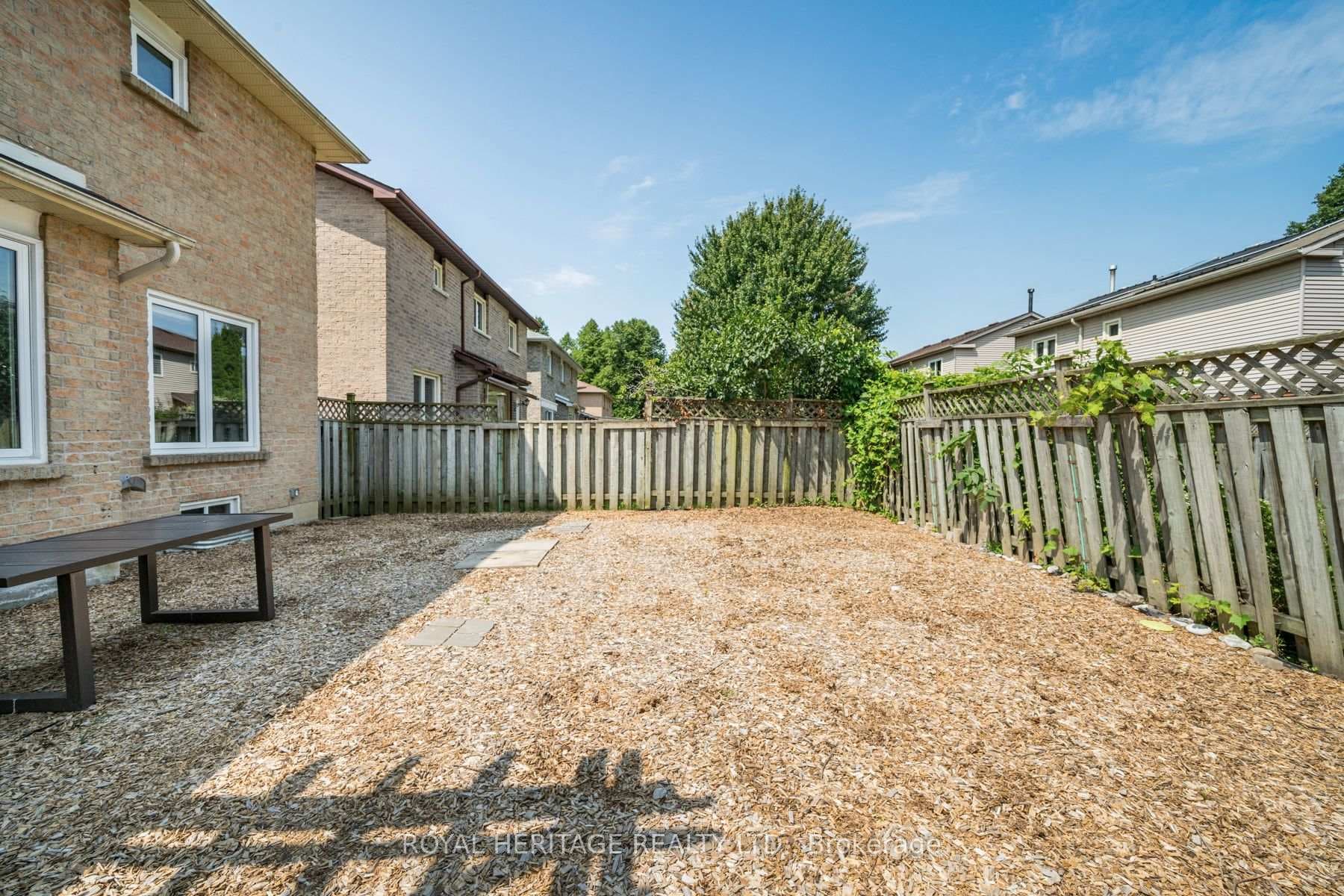 10 Mowat Court photo 40