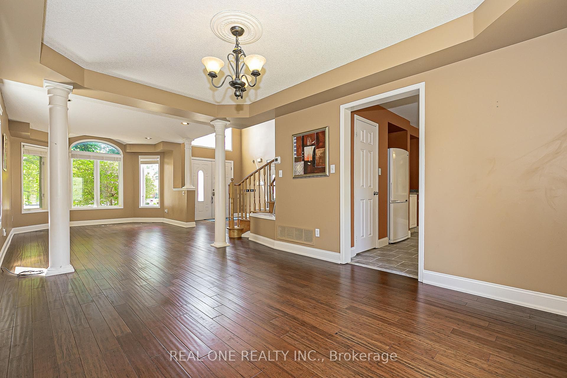 493 Sandalwood Court photo 9