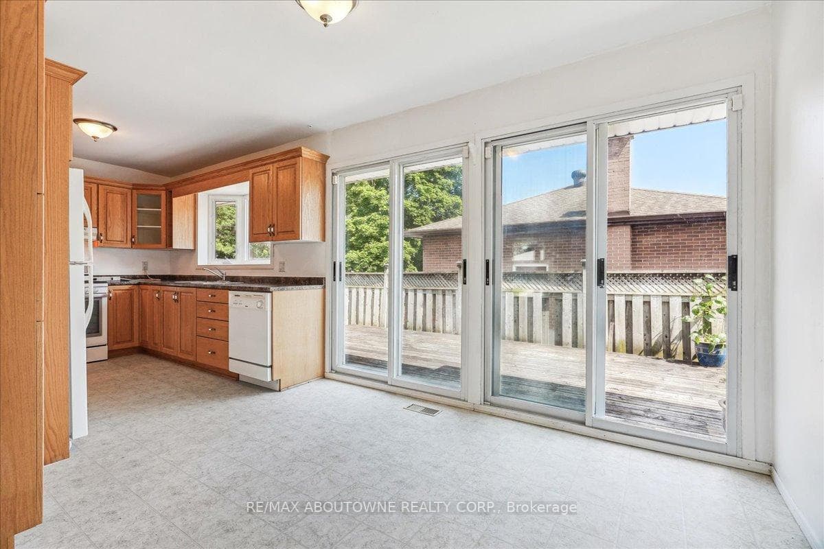 5352 Spruce Avenue photo 8