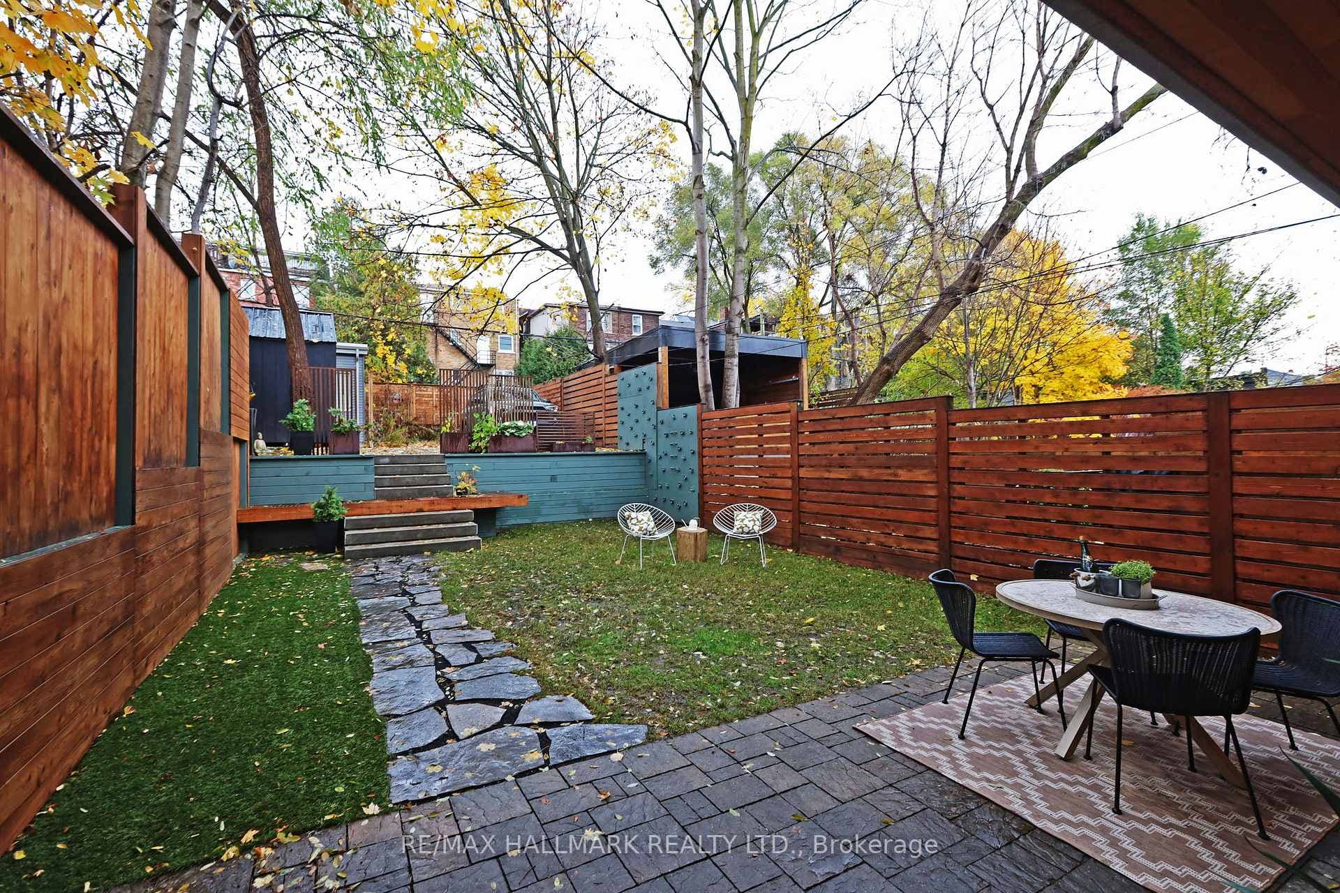 265 Hastings Avenue photo 34