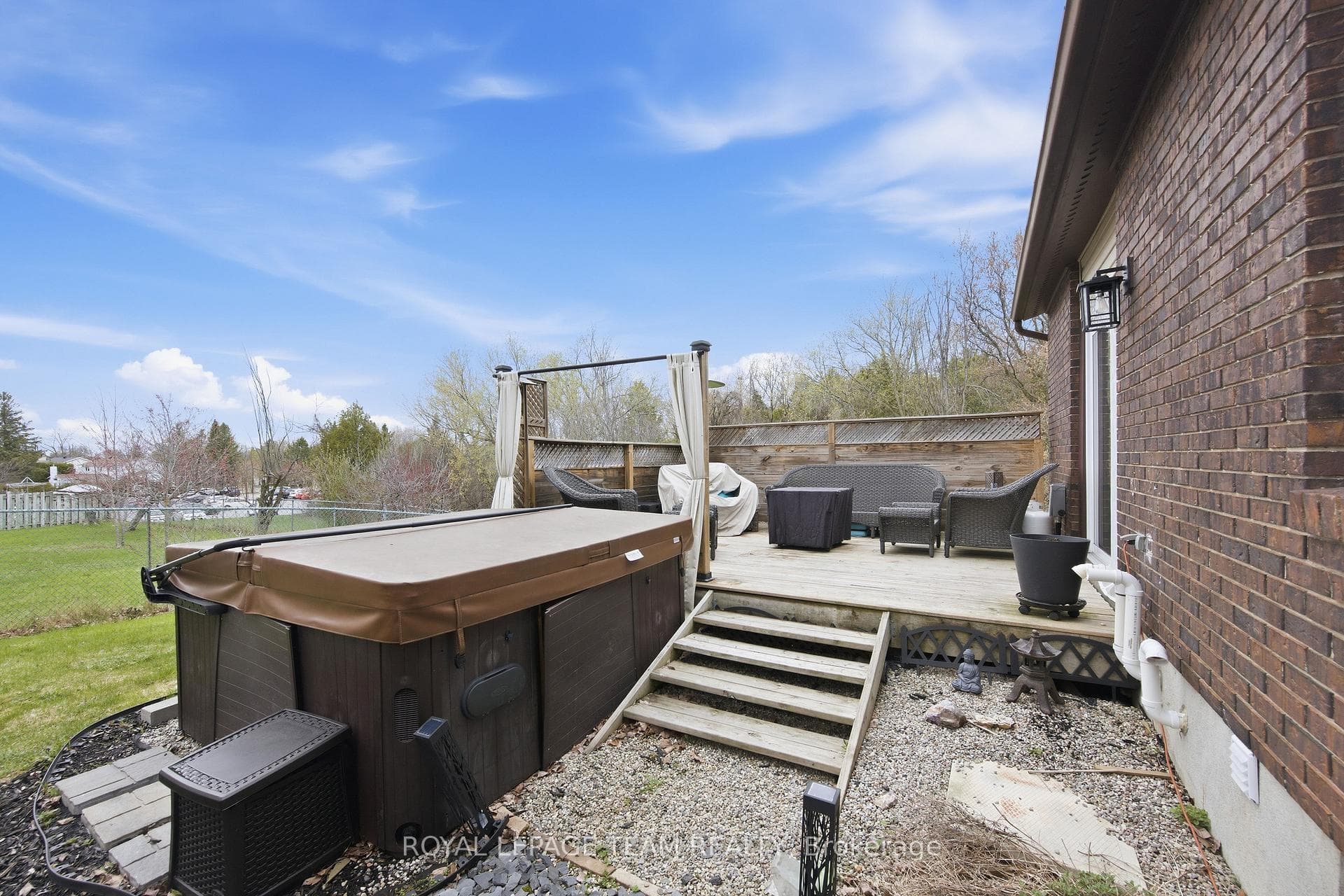136 Malvern Drive photo 33