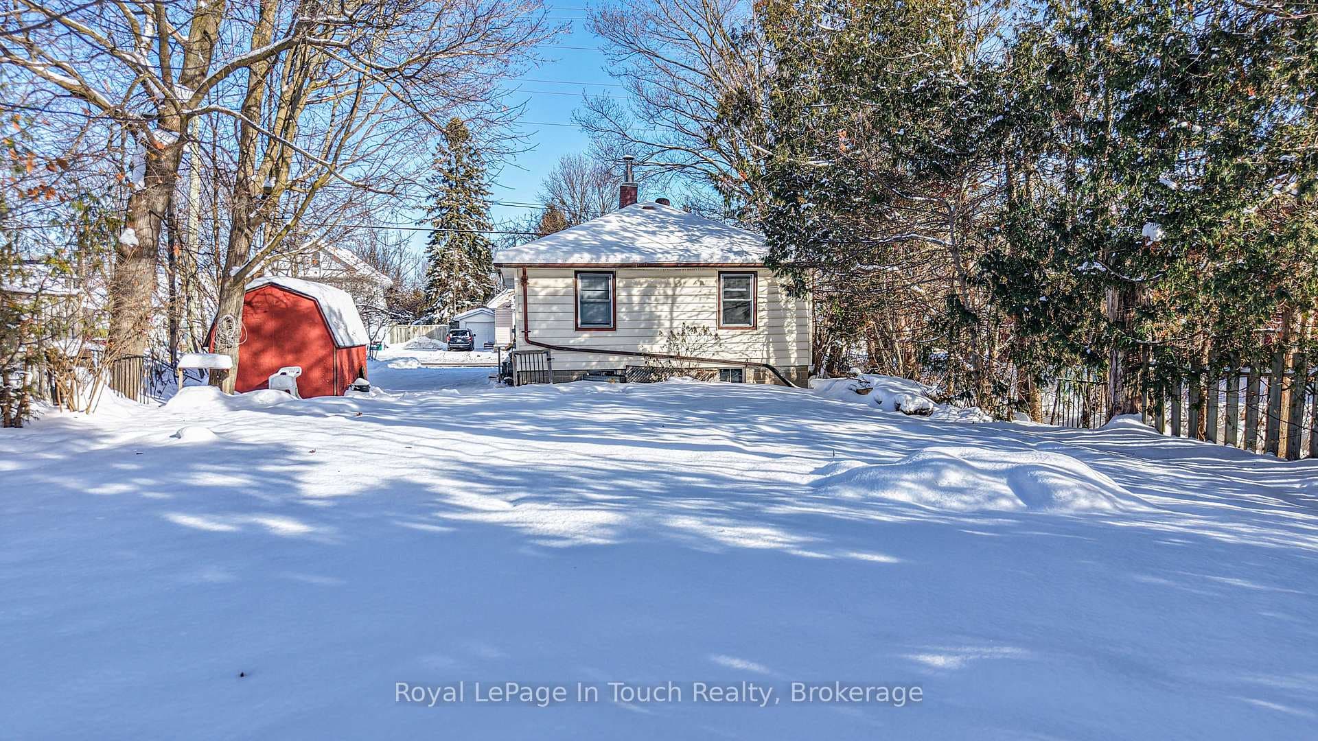 95 Westmount Drive photo 5