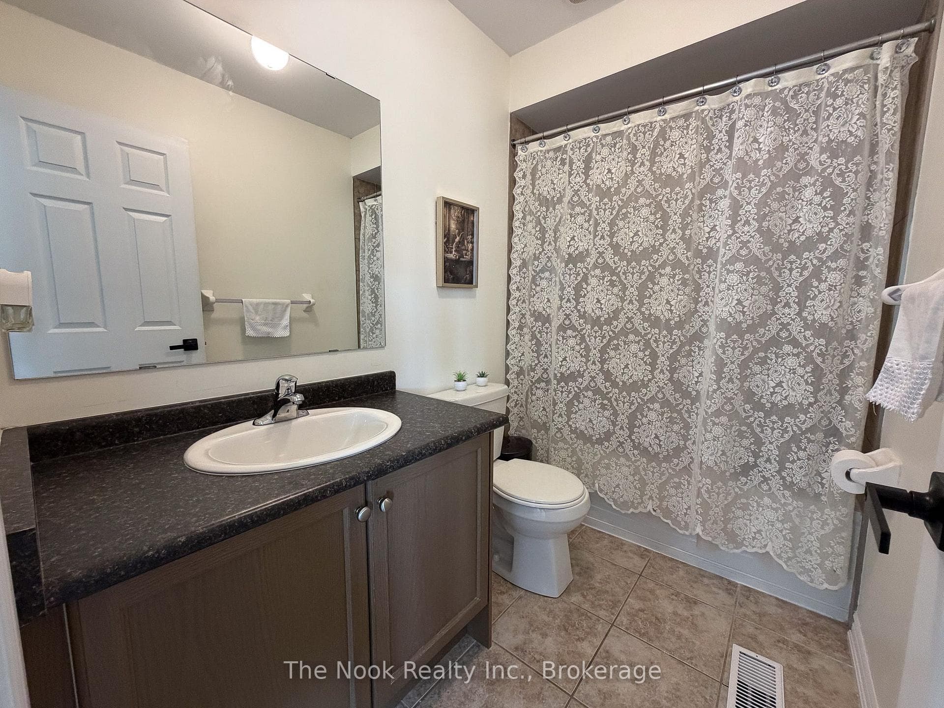 10 Broome Avenue photo 40