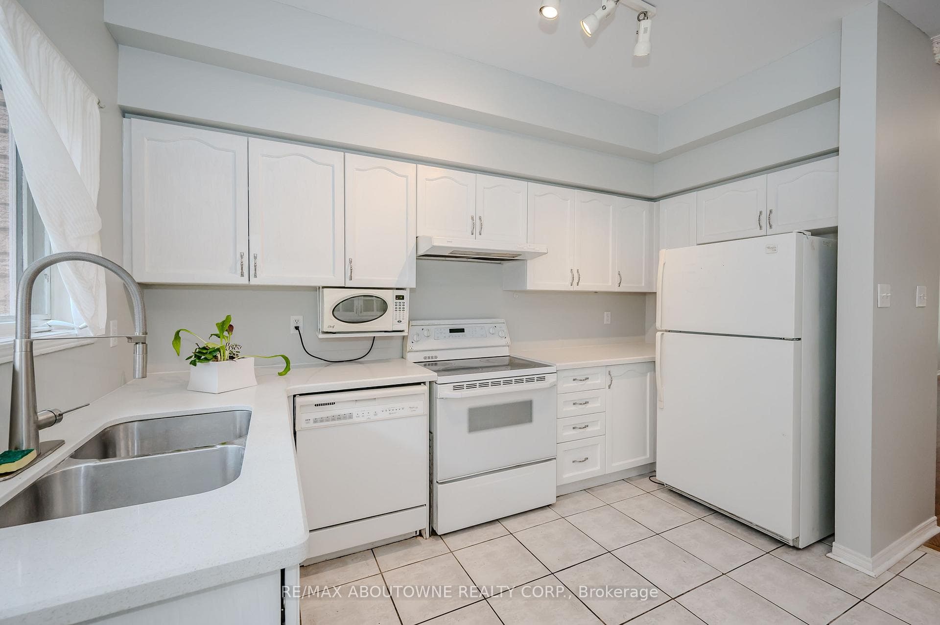 24 Bluewater Court photo 11