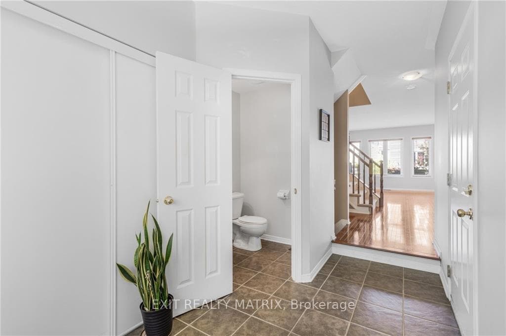 1119 BRASSEUR Crescent photo 6