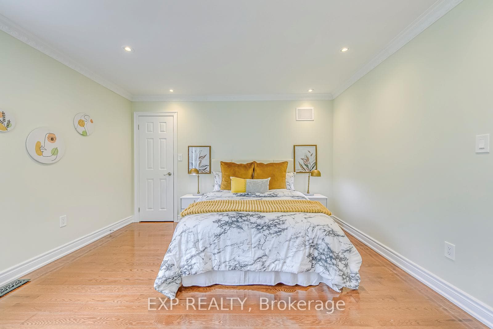 2124 Grand Boulevard Unit Upper photo 12