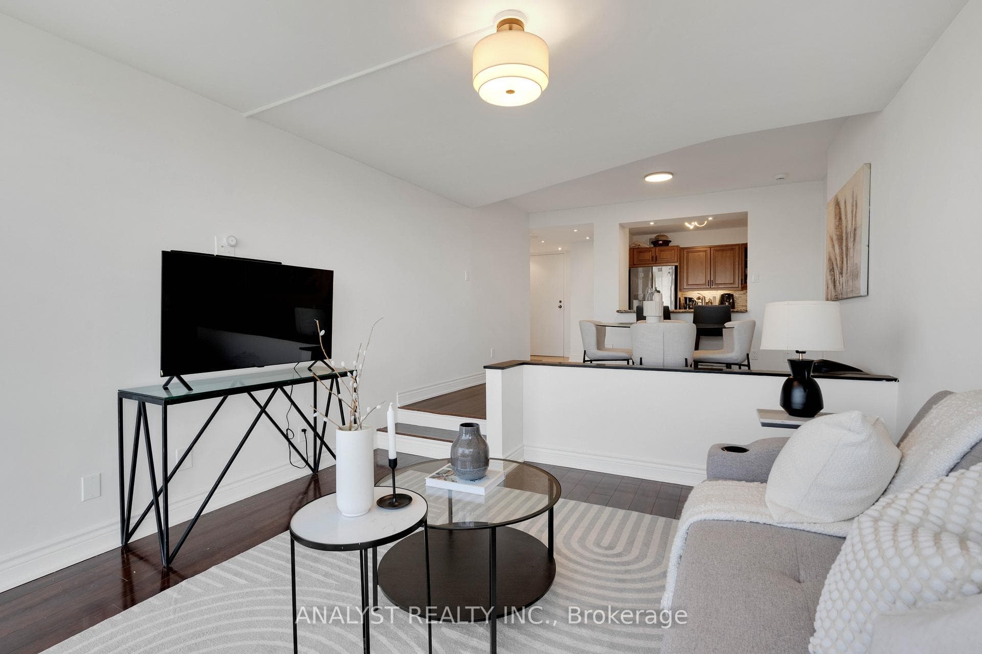 50 Eglinton Avenue Unit 909 photo 17