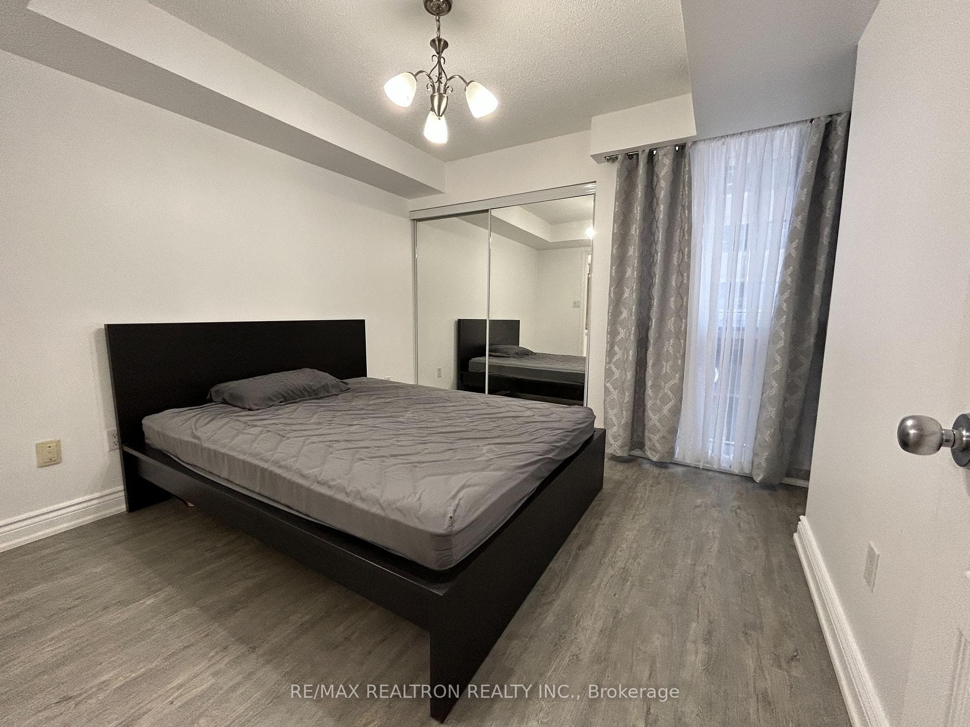 801 Bay Street Unit 302 photo 6