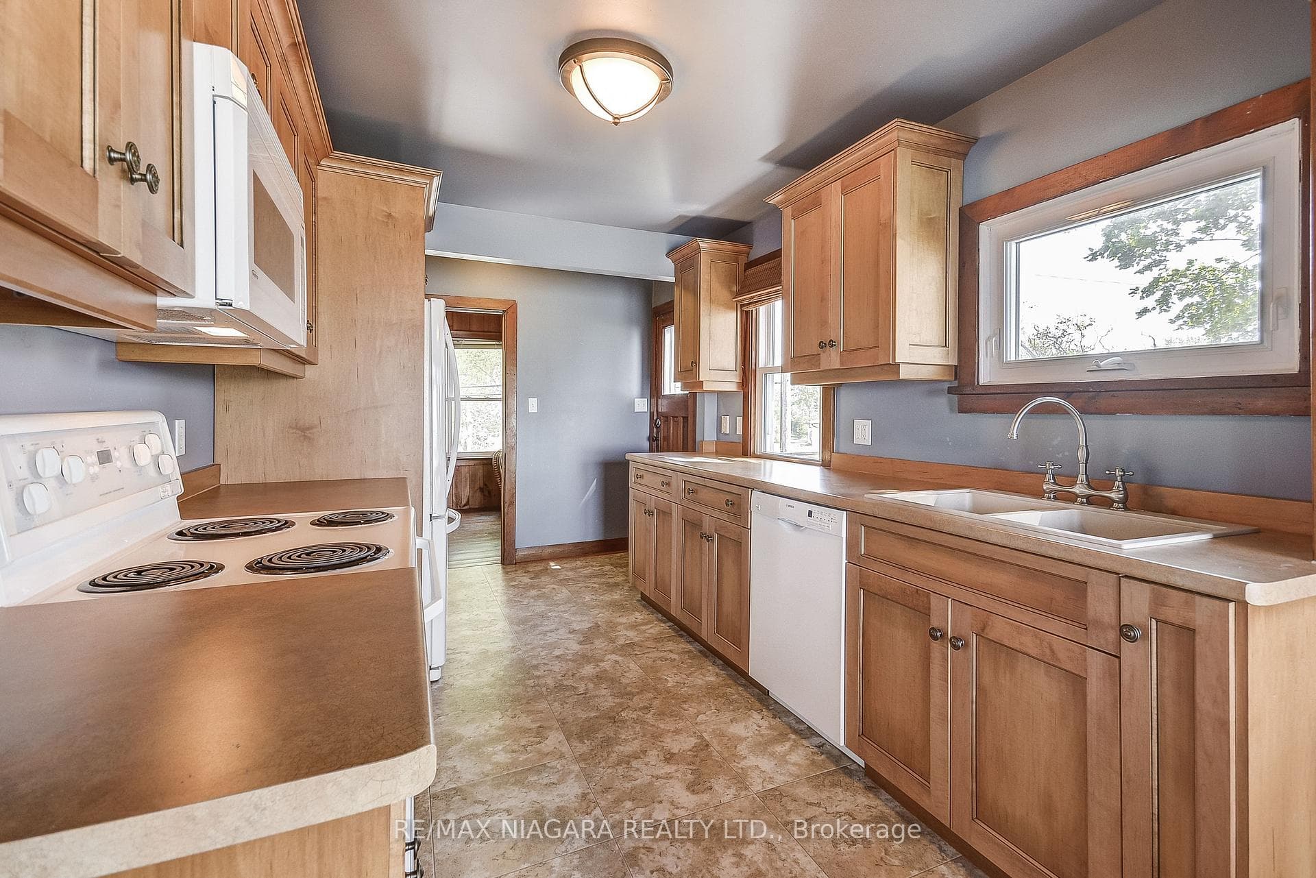 13167 Lakeshore Road photo 15