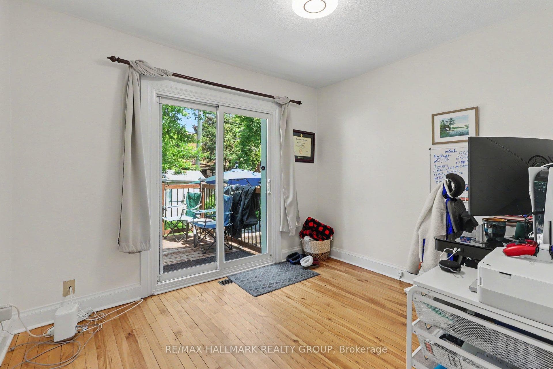99 Dagmar Avenue photo 13