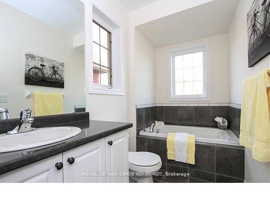 683 Baldwin Crescent photo 10
