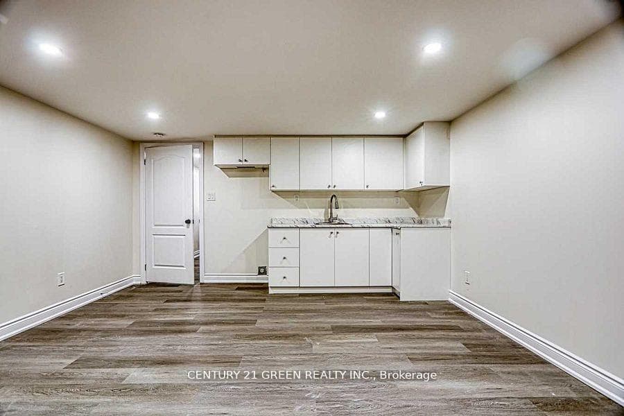 164 Gardiner Drive photo 26