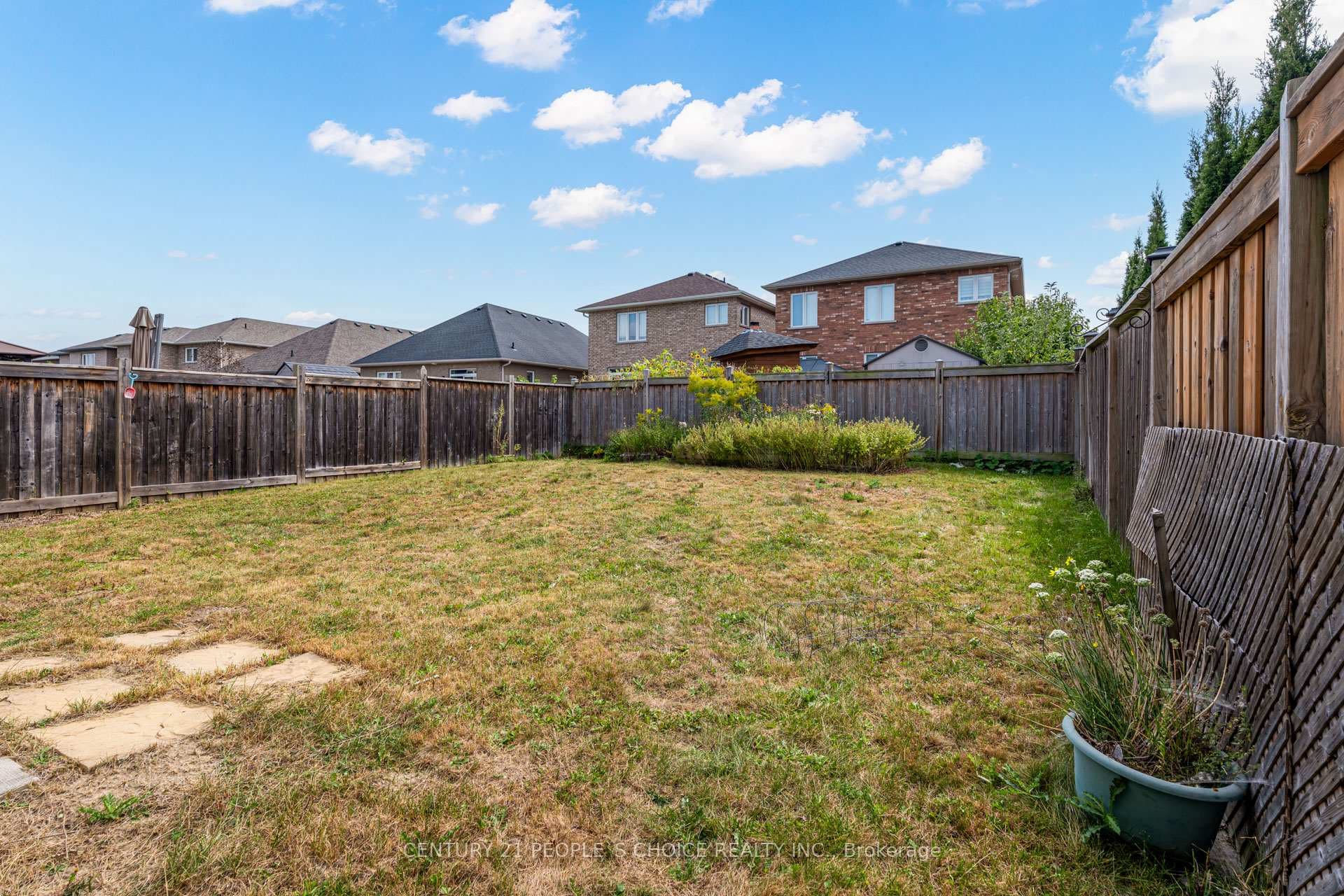 95 Richardson Crescent photo 36