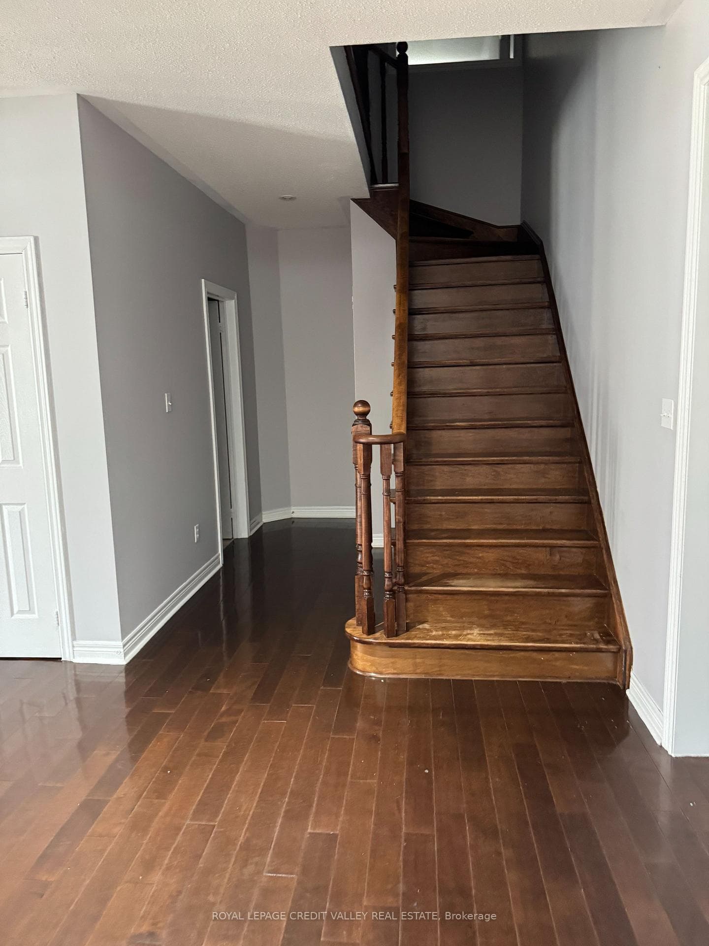 10 Devondale Avenue Unit Upper photo 32