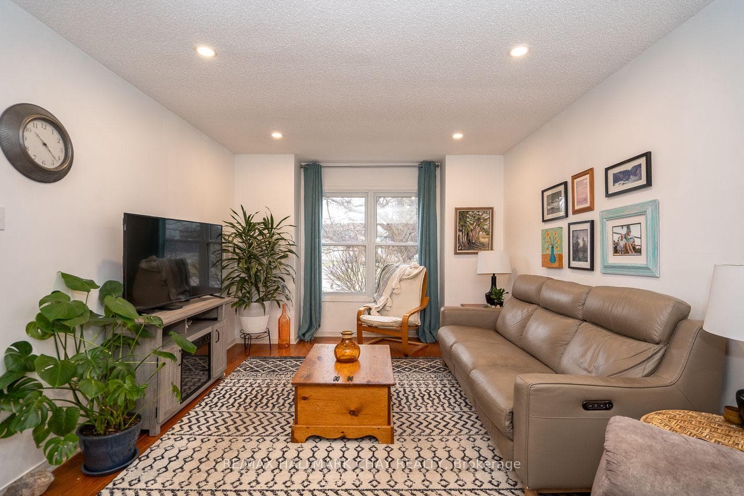 106 Hutchinson Drive photo 8