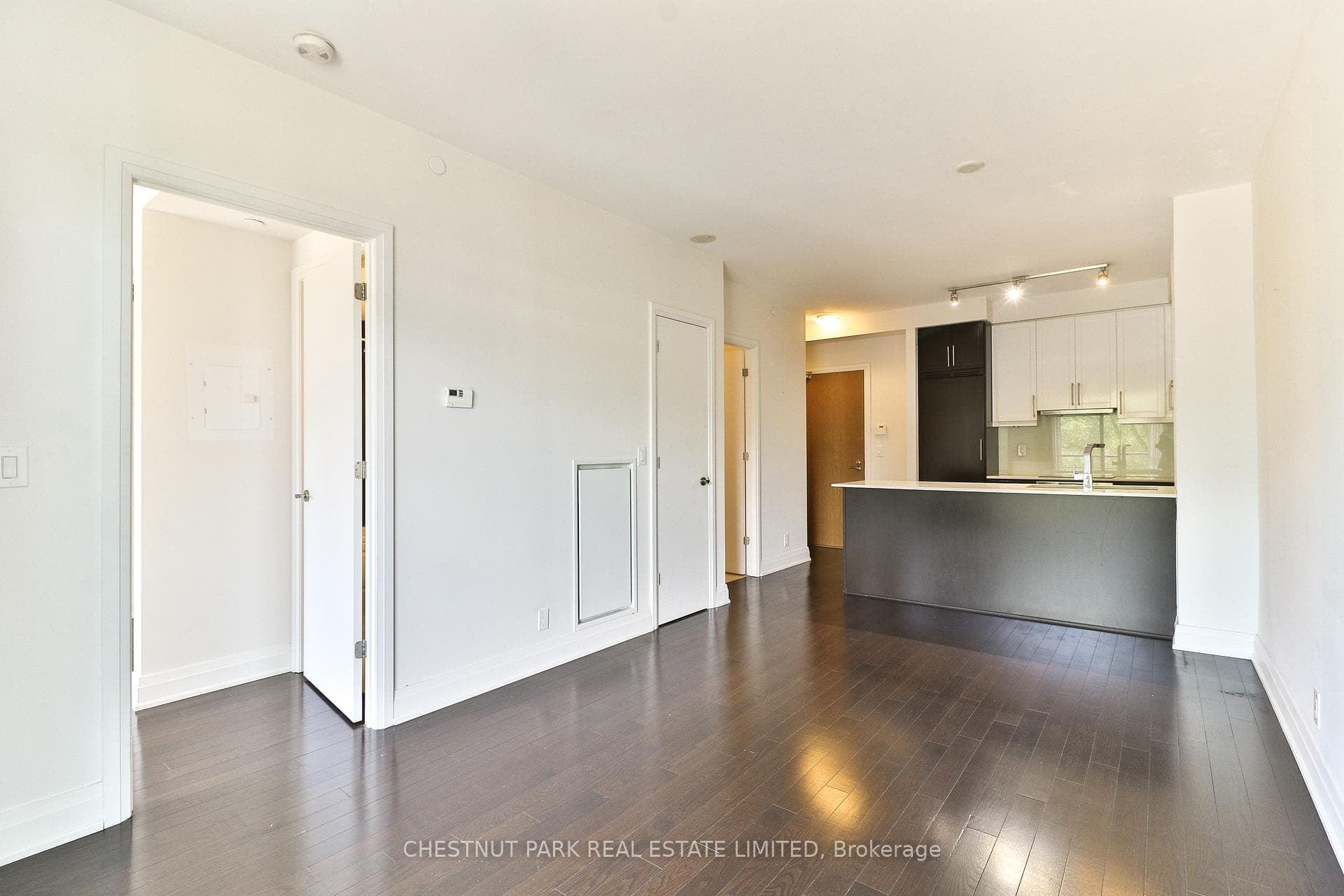 21 Clairtrell Road Unit 402 photo 5