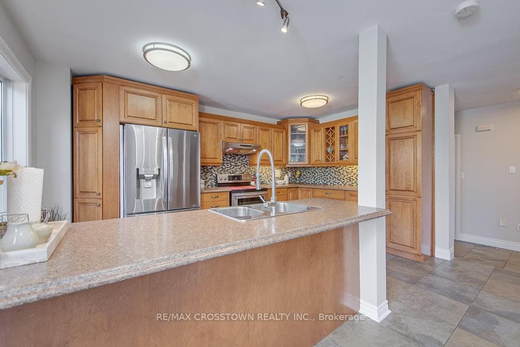 52 Taylor Drive photo 10