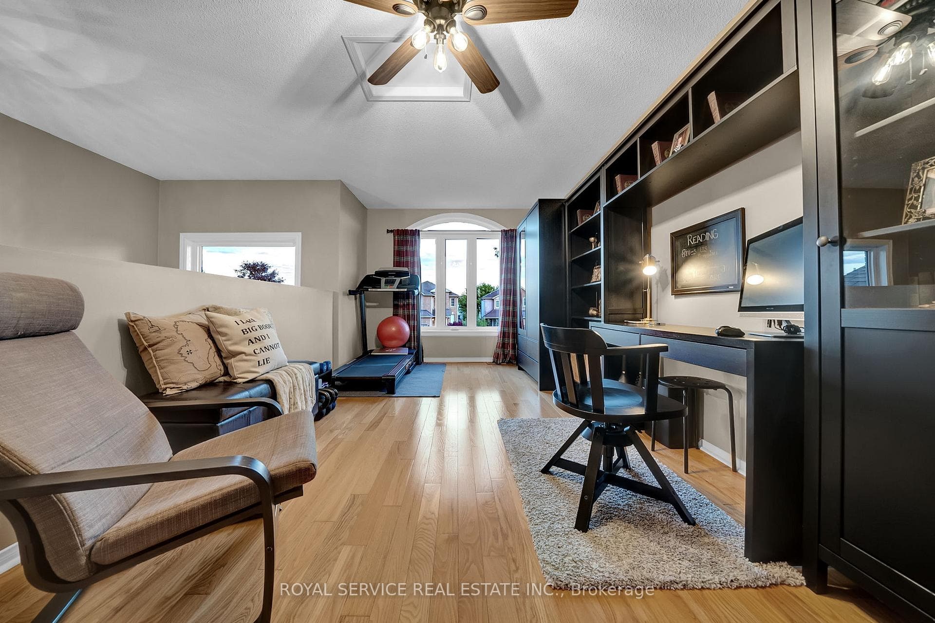 Spacious Loft Area, lots of light for Gym/ Office