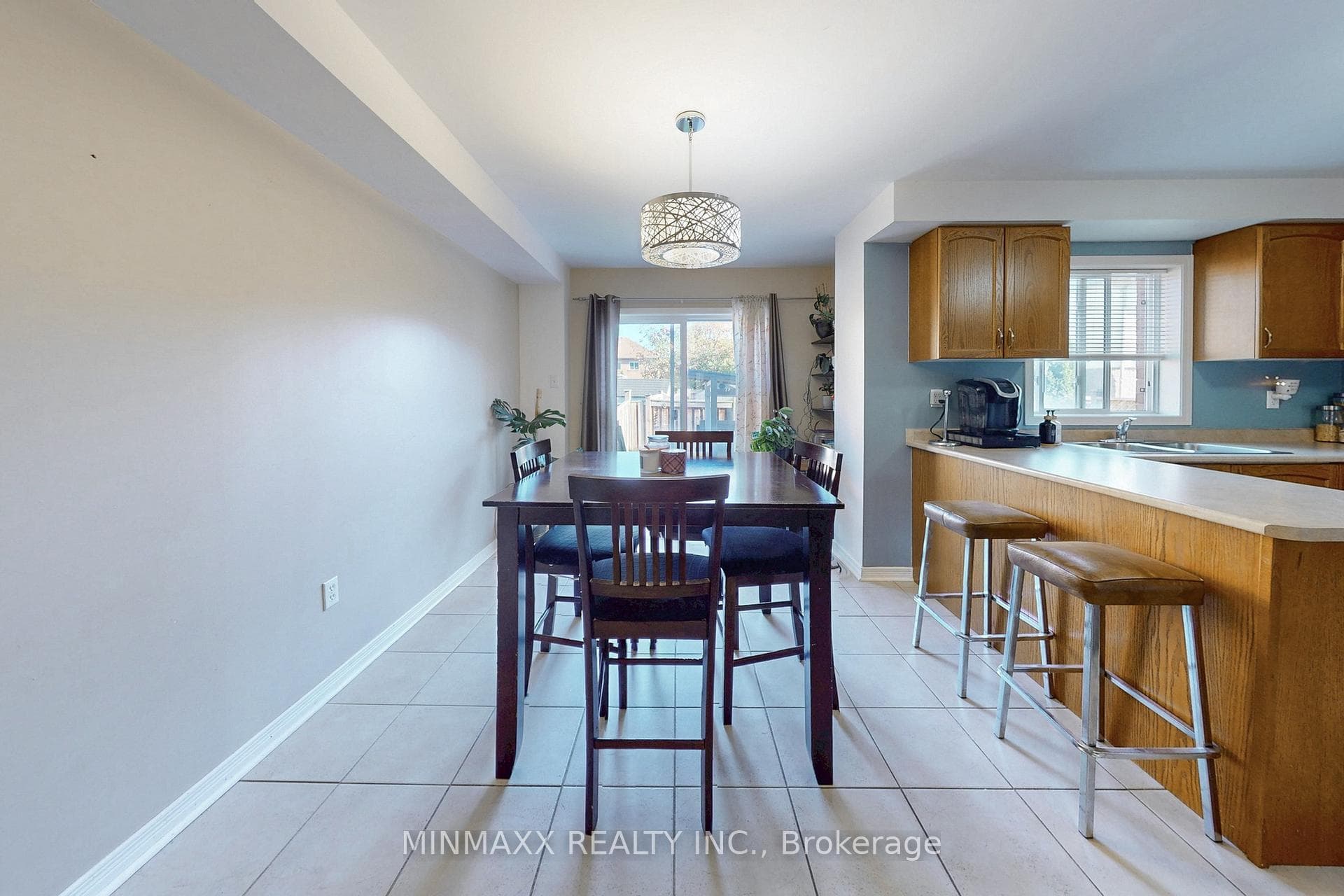 420 Hobbs Crescent photo 11