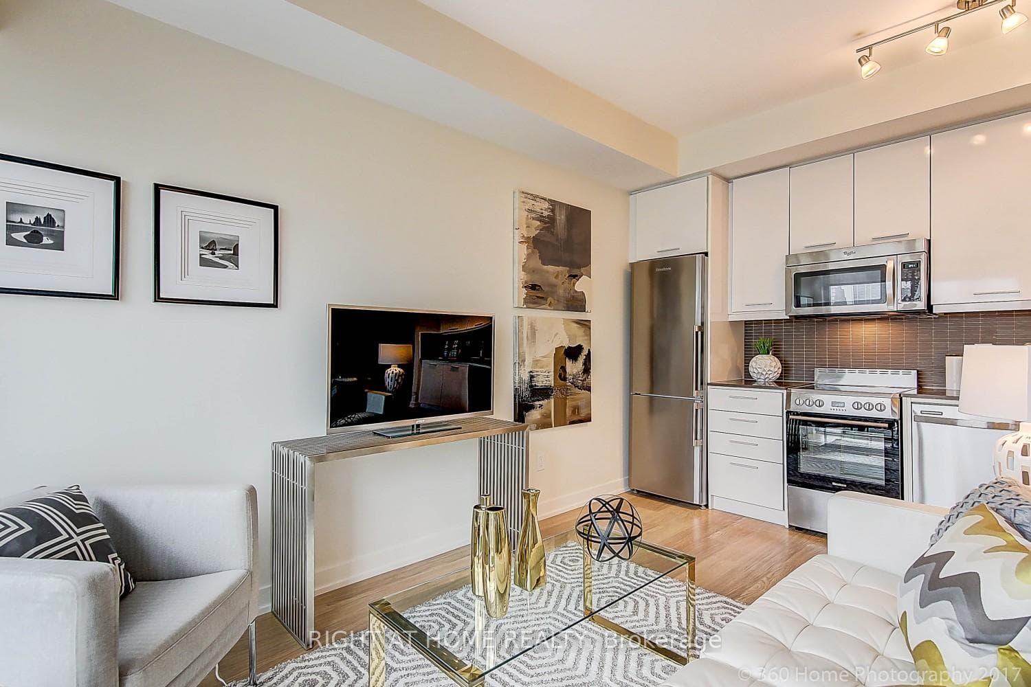 105 George Street Unit 1613 photo 17