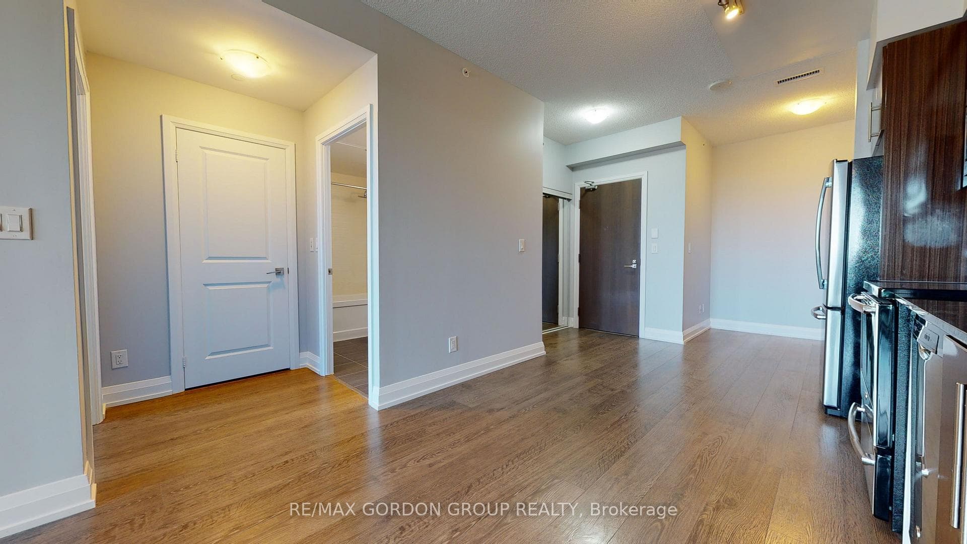 7171 Yonge Street Unit 1102 photo 9
