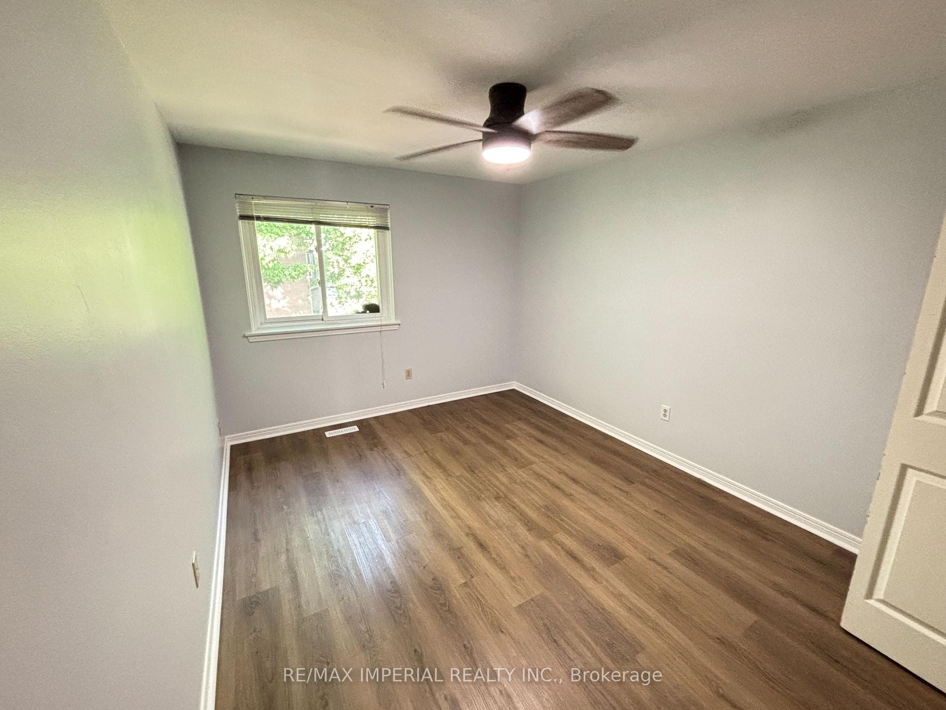 98 McMorran Crescent photo 24