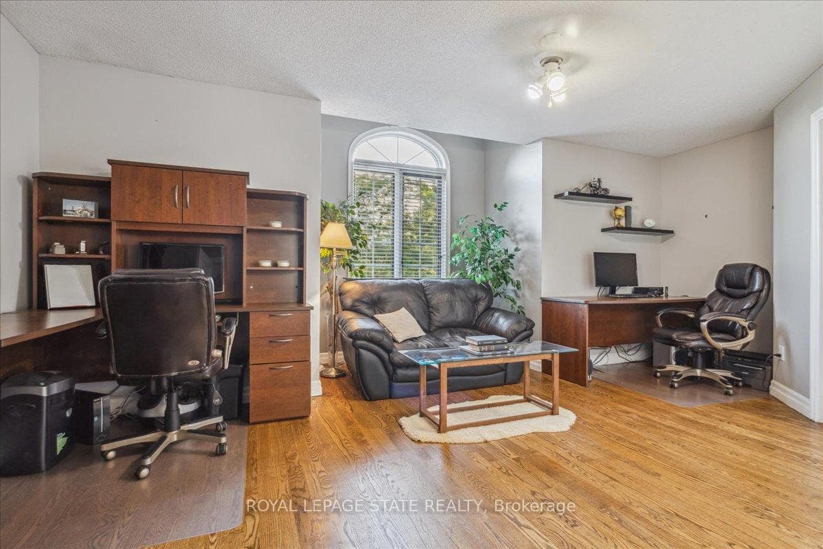 19 Robindale Court photo 26