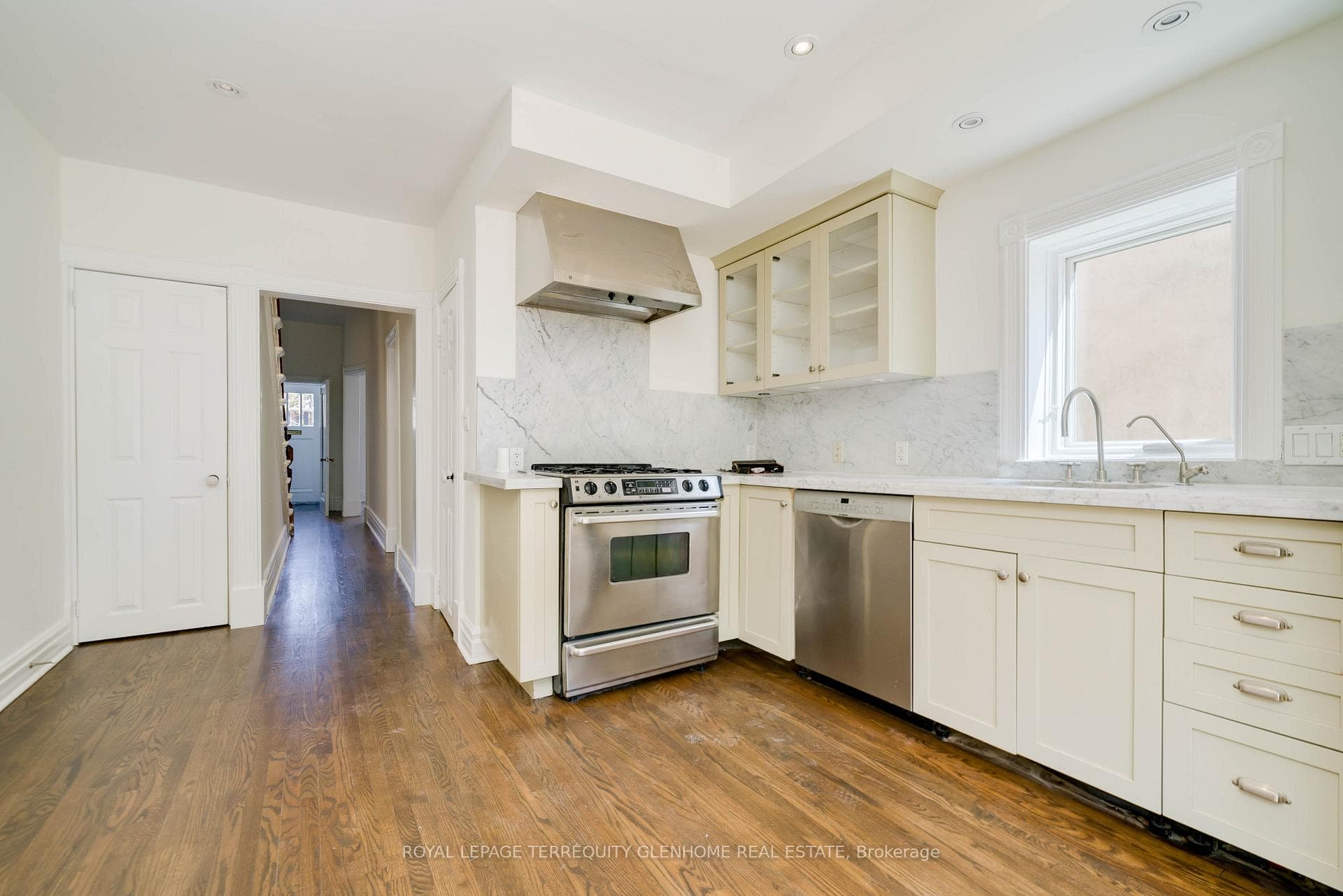 37 Birch Avenue photo 10