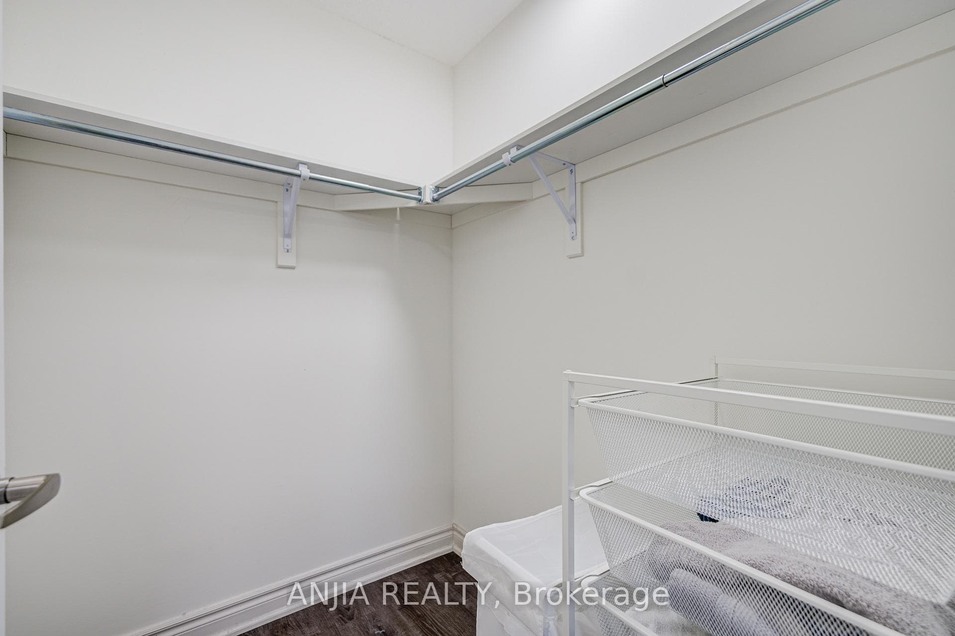 82 Chicago Lane photo 42