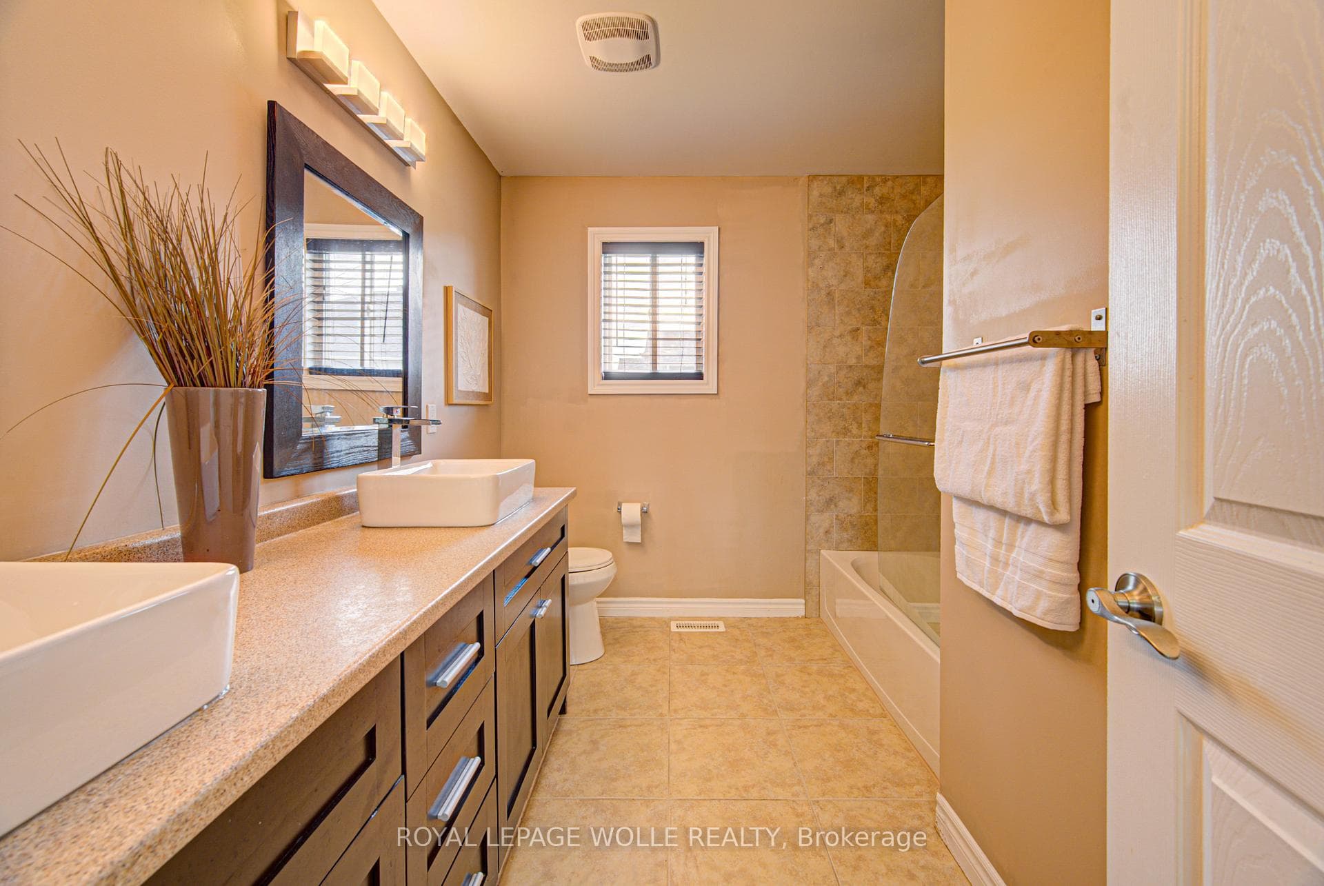 37 Davinci Boulevard photo 30
