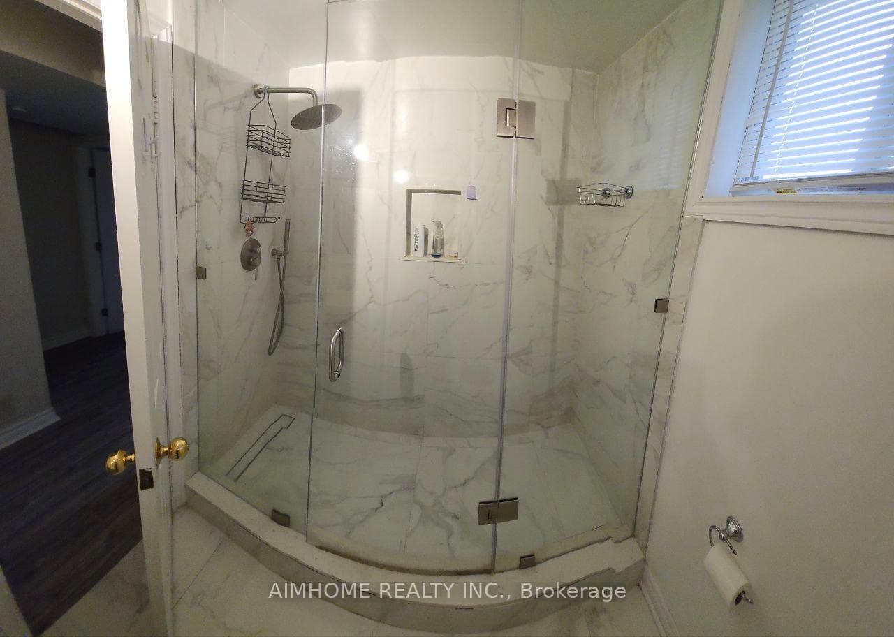 54 ondrey Street photo 13