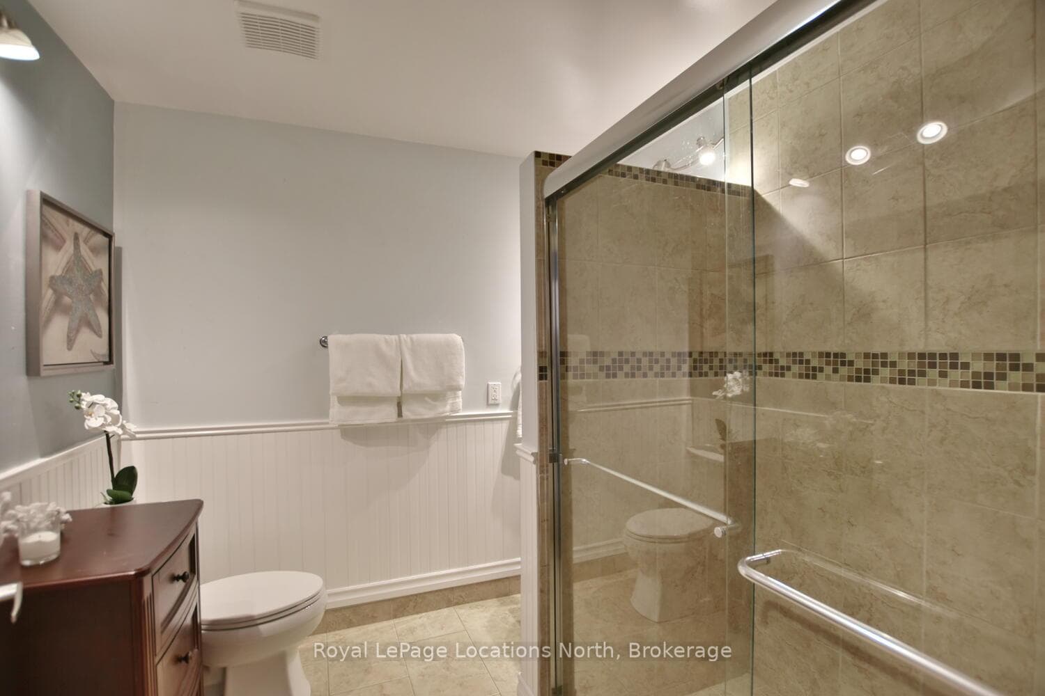 32 DAWSON Drive Unit 818 photo 37