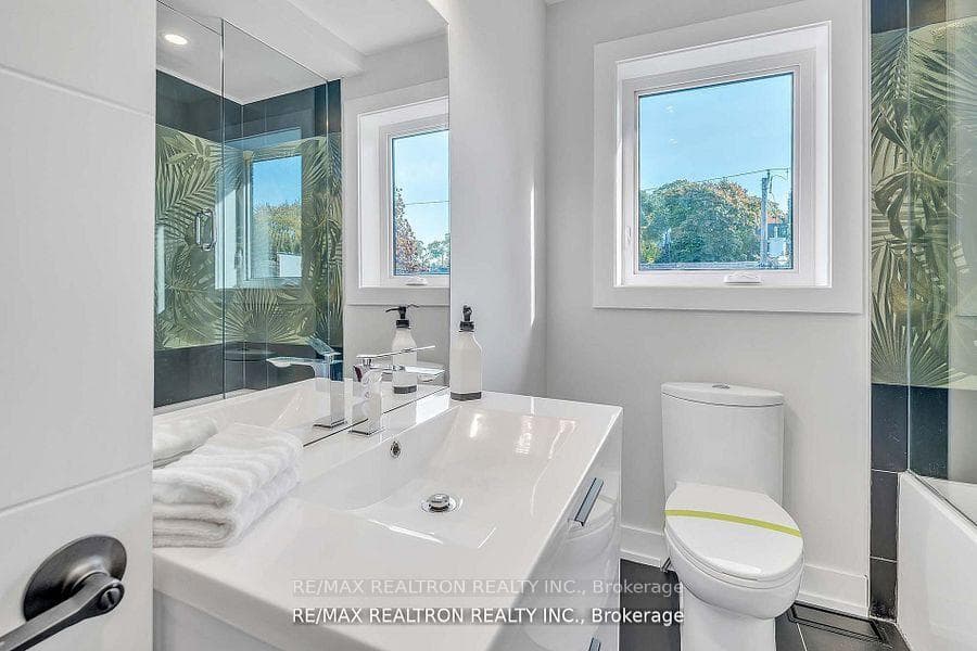 254 Hastings Avenue photo 21