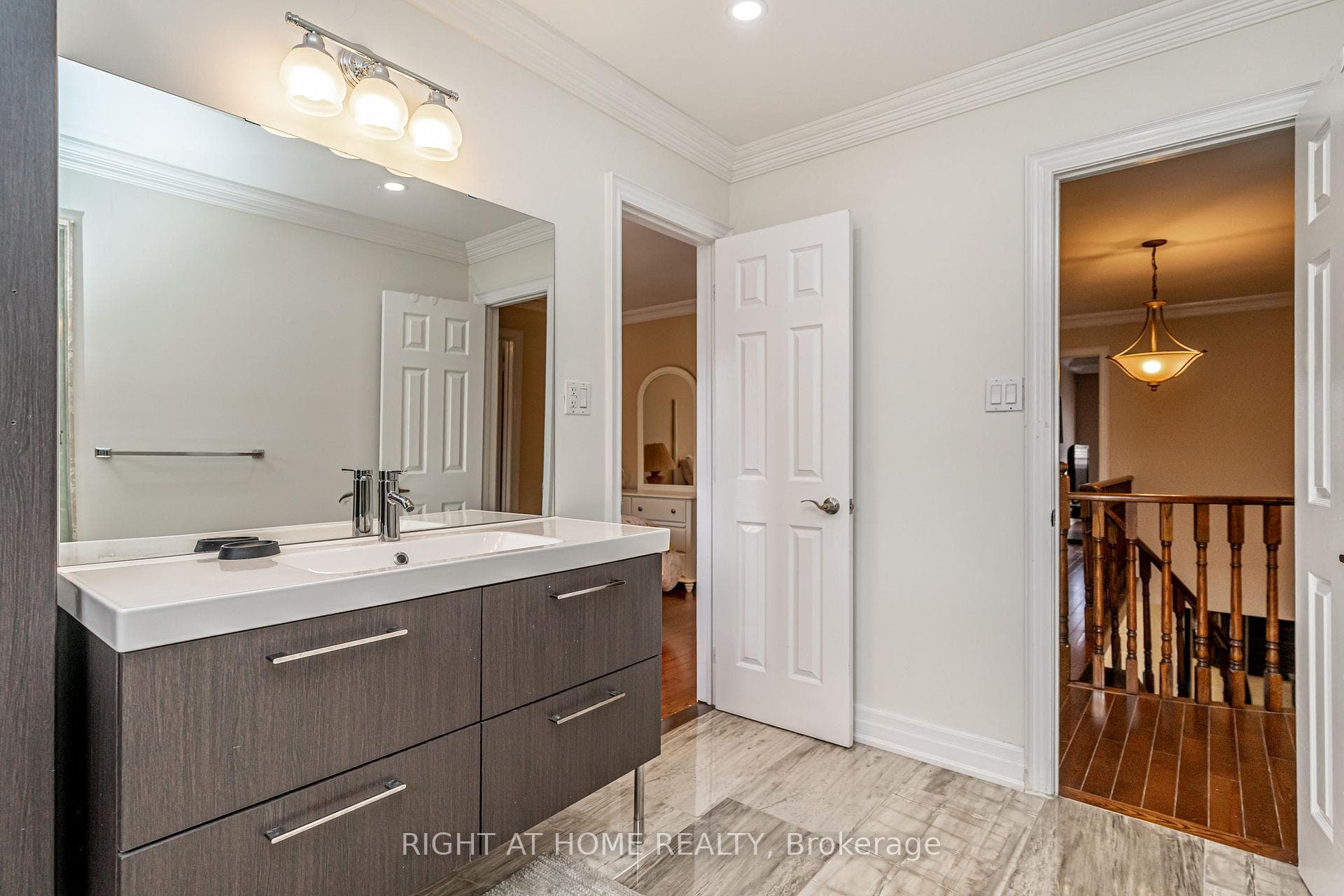2136 Wincanton Crescent photo 28