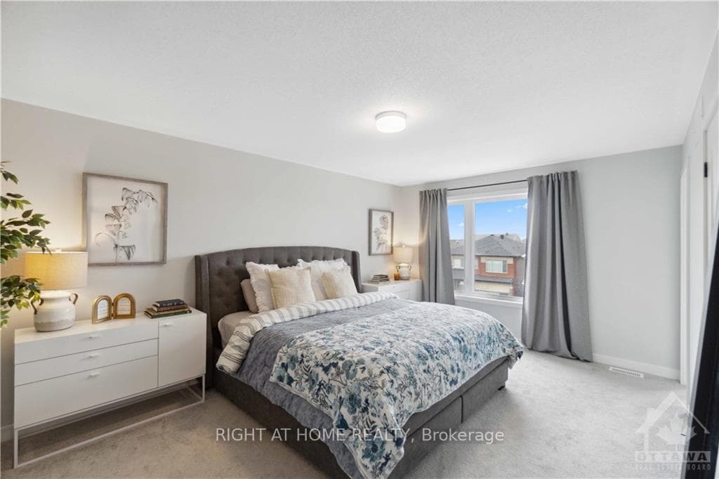 1028 APOLUNE Street photo 24