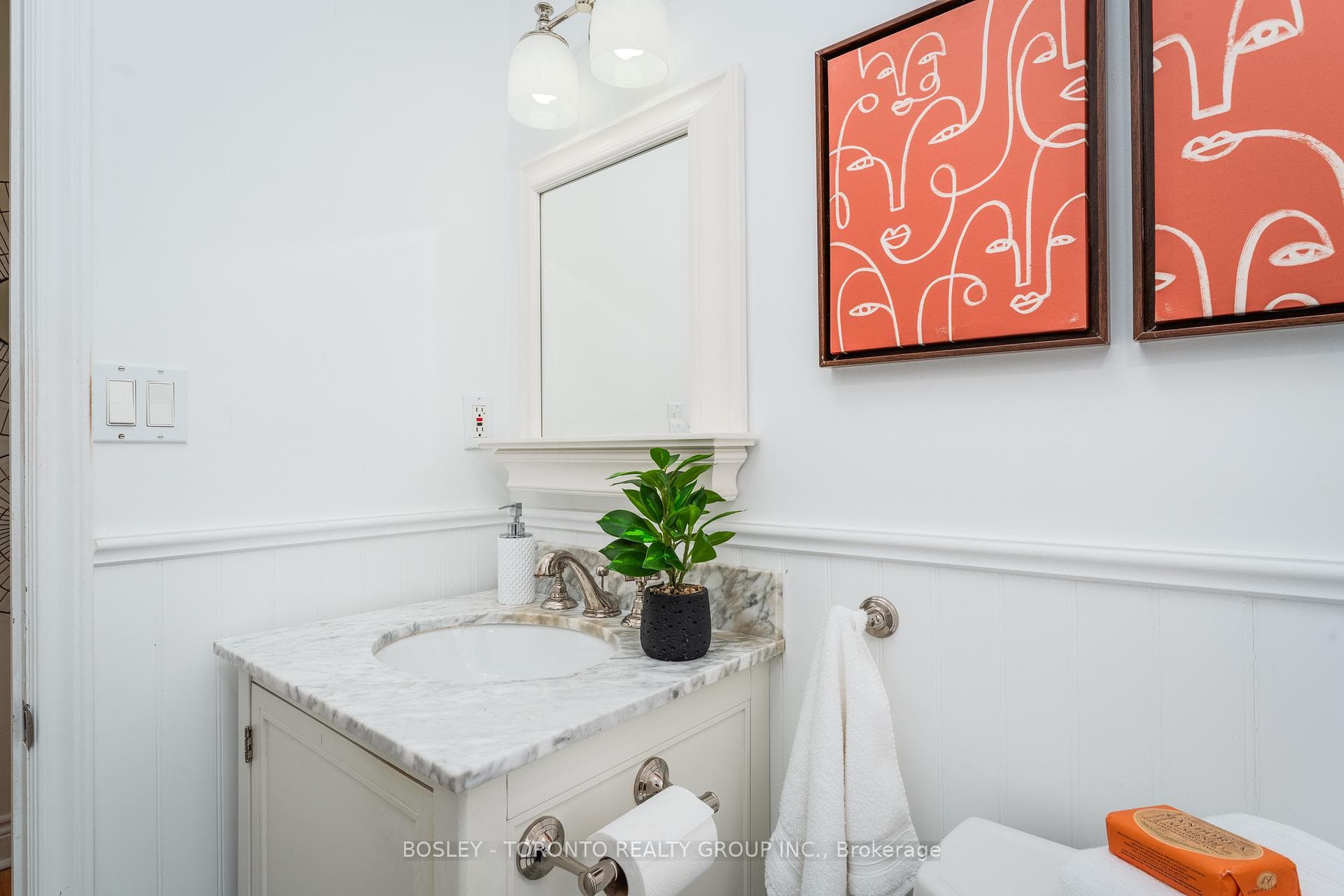 390 Davisville Avenue photo 16