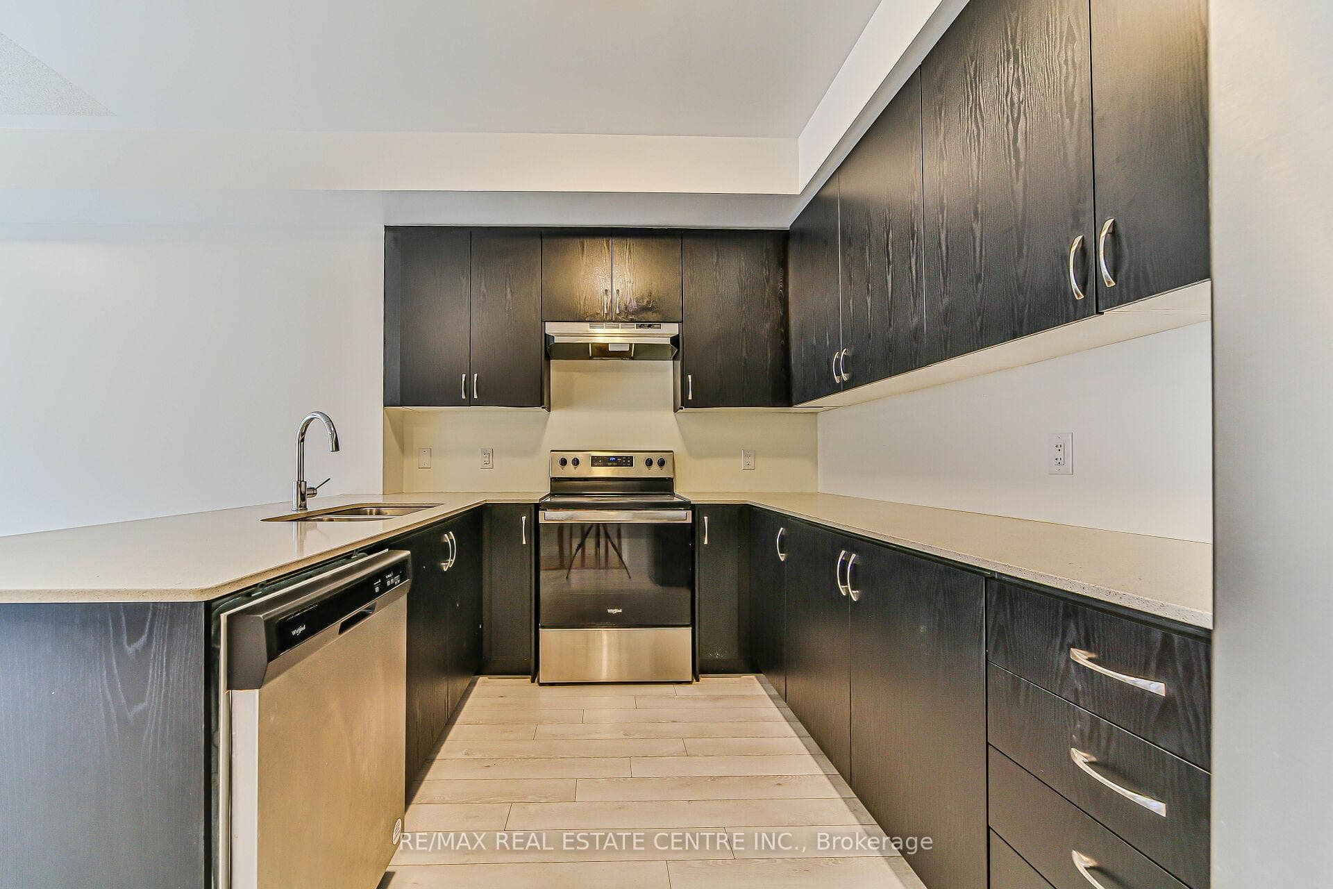 585 Colborne Street Unit 902 photo 14