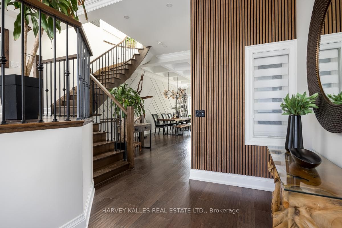 110 Leyton Avenue photo 3