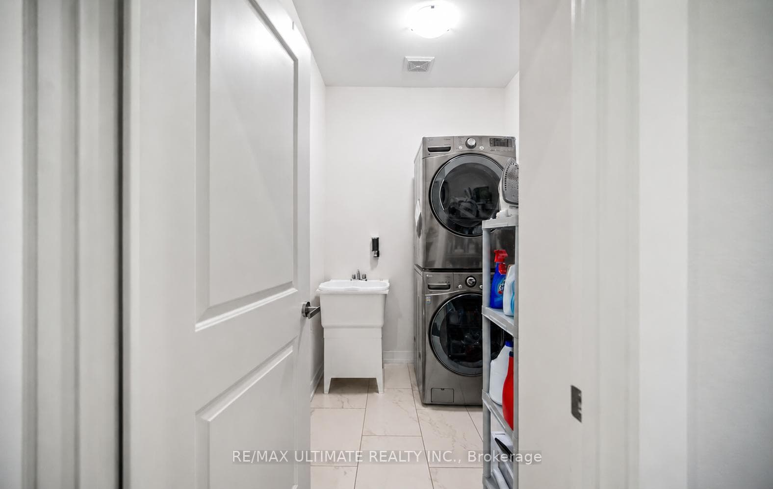 3rd floor laundry with sink