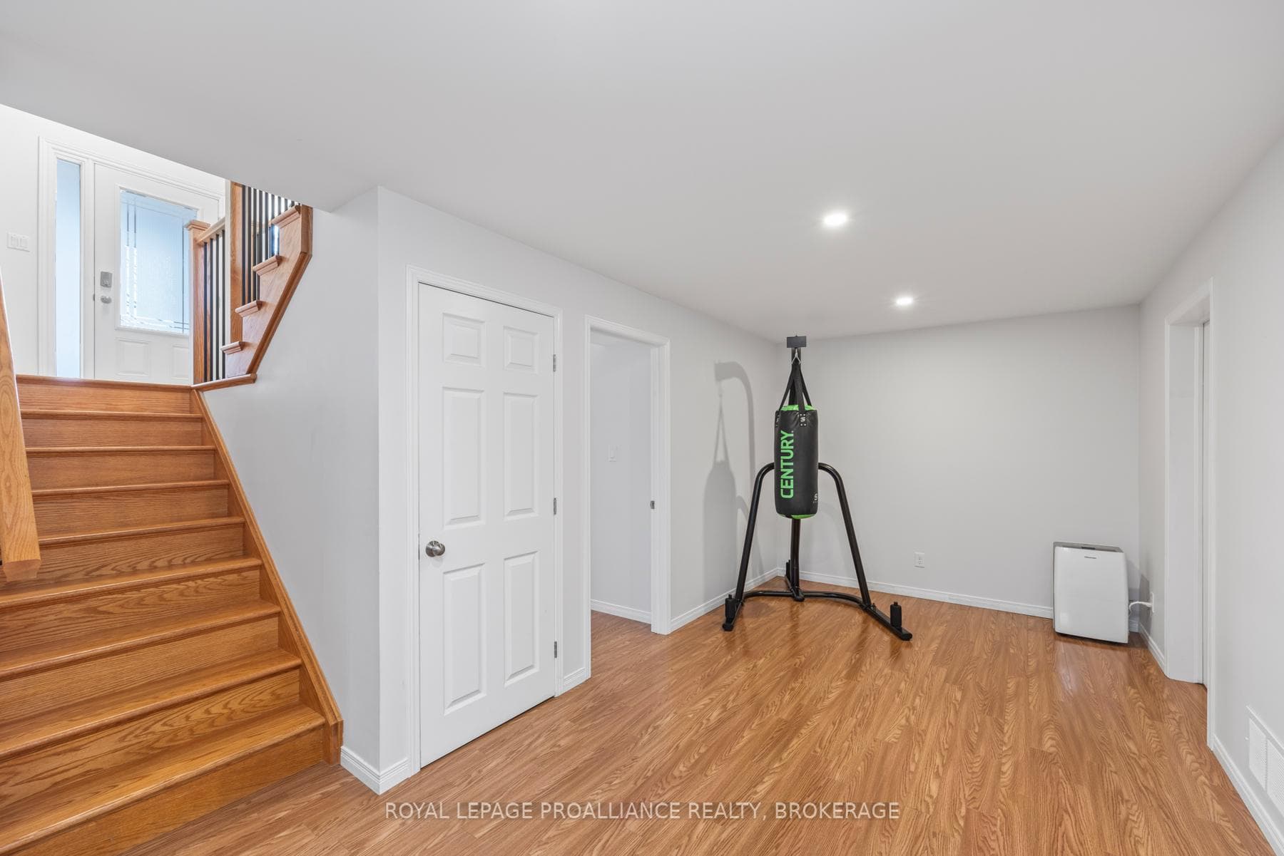 696 Roosevelt Drive photo 28