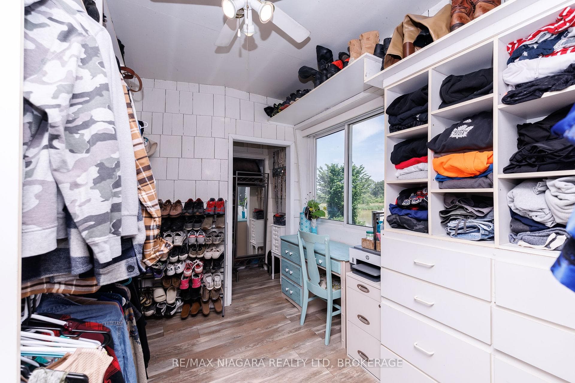 Walk in closet and make up table