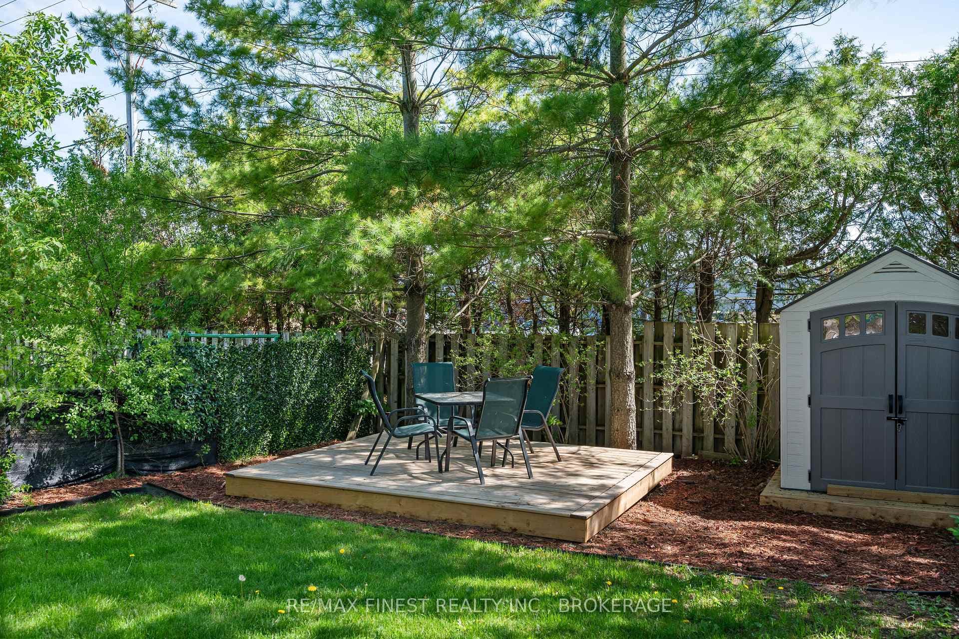 1066 Pinewood Place photo 32