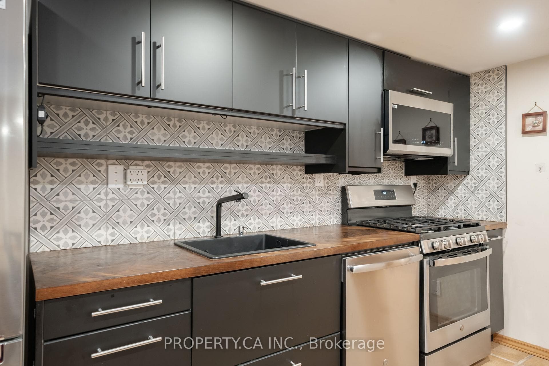 300 East Avenue Unit Lower photo 2